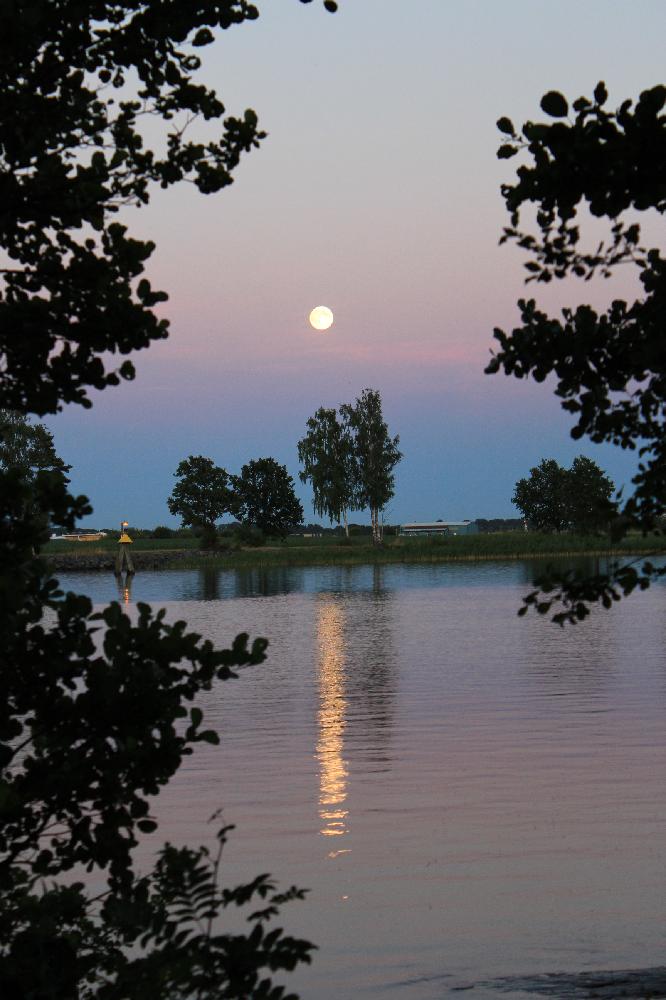 Älskade Måne~Fullmåne, så nära, supermoon 22 Juli 2013(©2013 emca) 