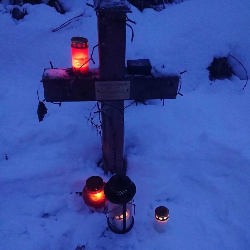 Någonstans Bland Alla Skuggorna Står Jesus
